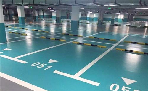 白碱滩白碱滩环氧地坪中涂：构筑坚固地面的关键环节